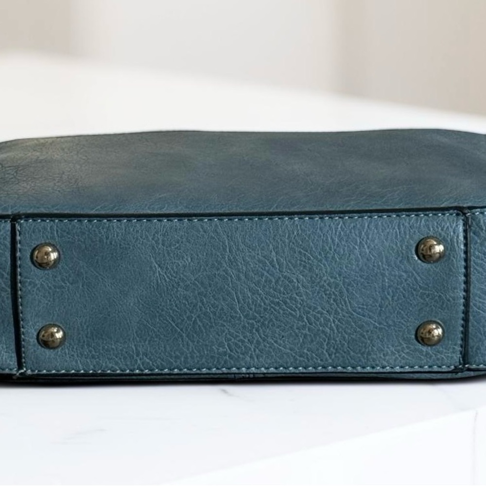 NWT Blue Vegan Leather Shoulder Bag! NEW! - Picture 5 of 11